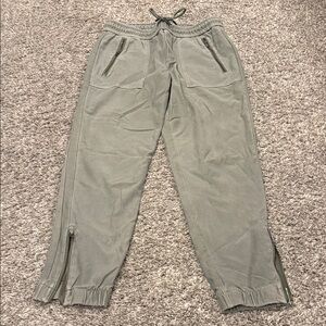 Athleta Women's Gray Capris